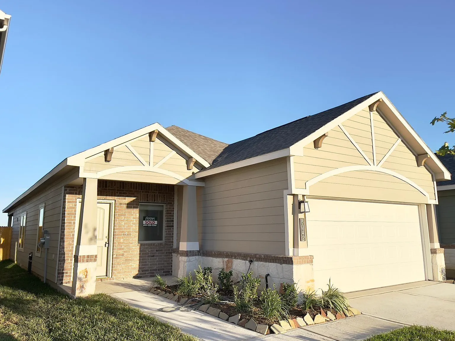 3 bed, 1596 sqft, $2,300 — Photo 2