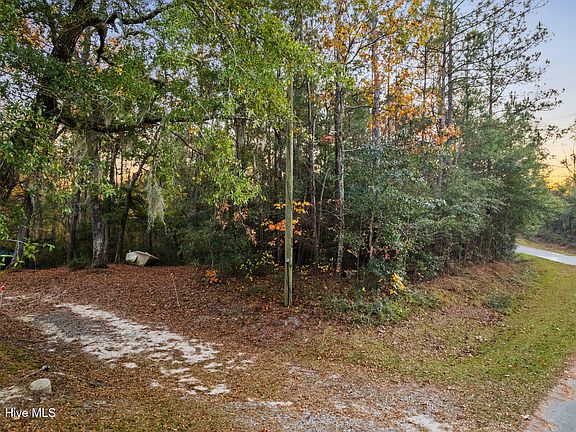 3rd image of 520 Creekview Lane