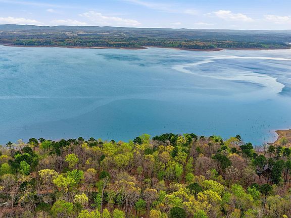 4th image of 120 Lakefront Rd