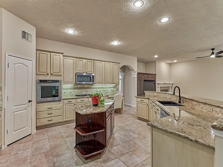6615 Haughton Dr — Photo 26