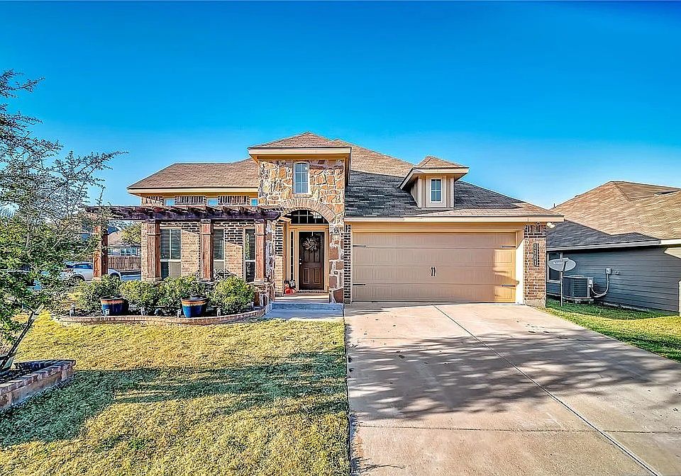 1st image of 3701 Castleton Dr
