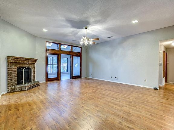 4th image of 4837 Crestpoint Ln