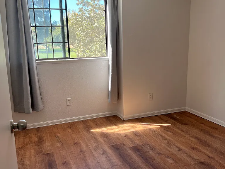 150 sf bedroom