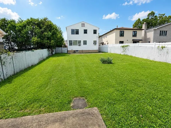404 Edgegrove Avenue