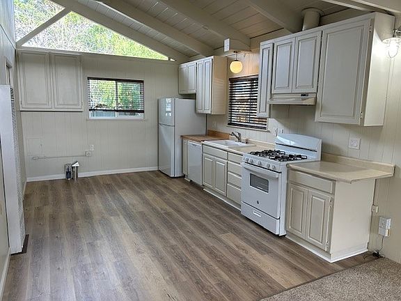 2nd image of 632 Middlefield Dr