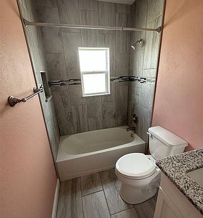 3rd image of 635 E Virginia Ave