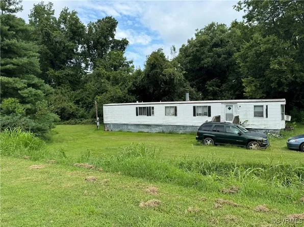 402 W 4th St #158, Chase City, VA 23924
