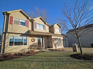 877 Omaha Ct, Carol Stream, IL 60188