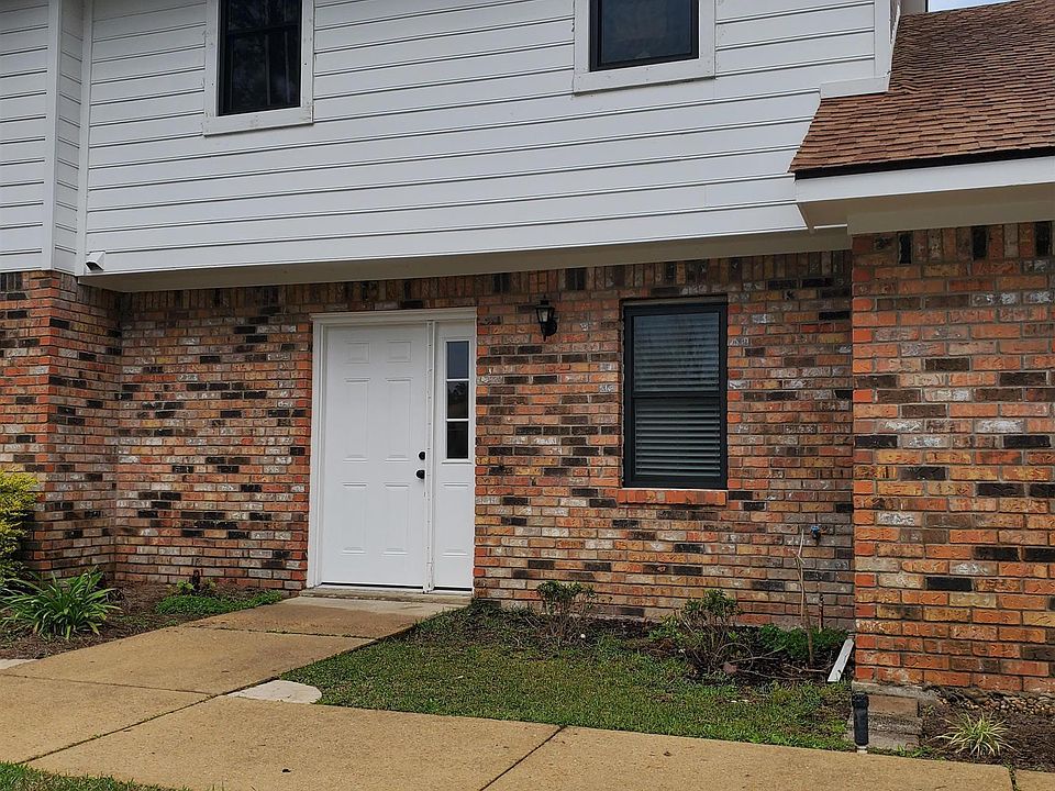 1st image of 328 Clubhouse Dr #C