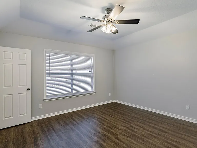 8915 Wild Rose Ln — Photo 21