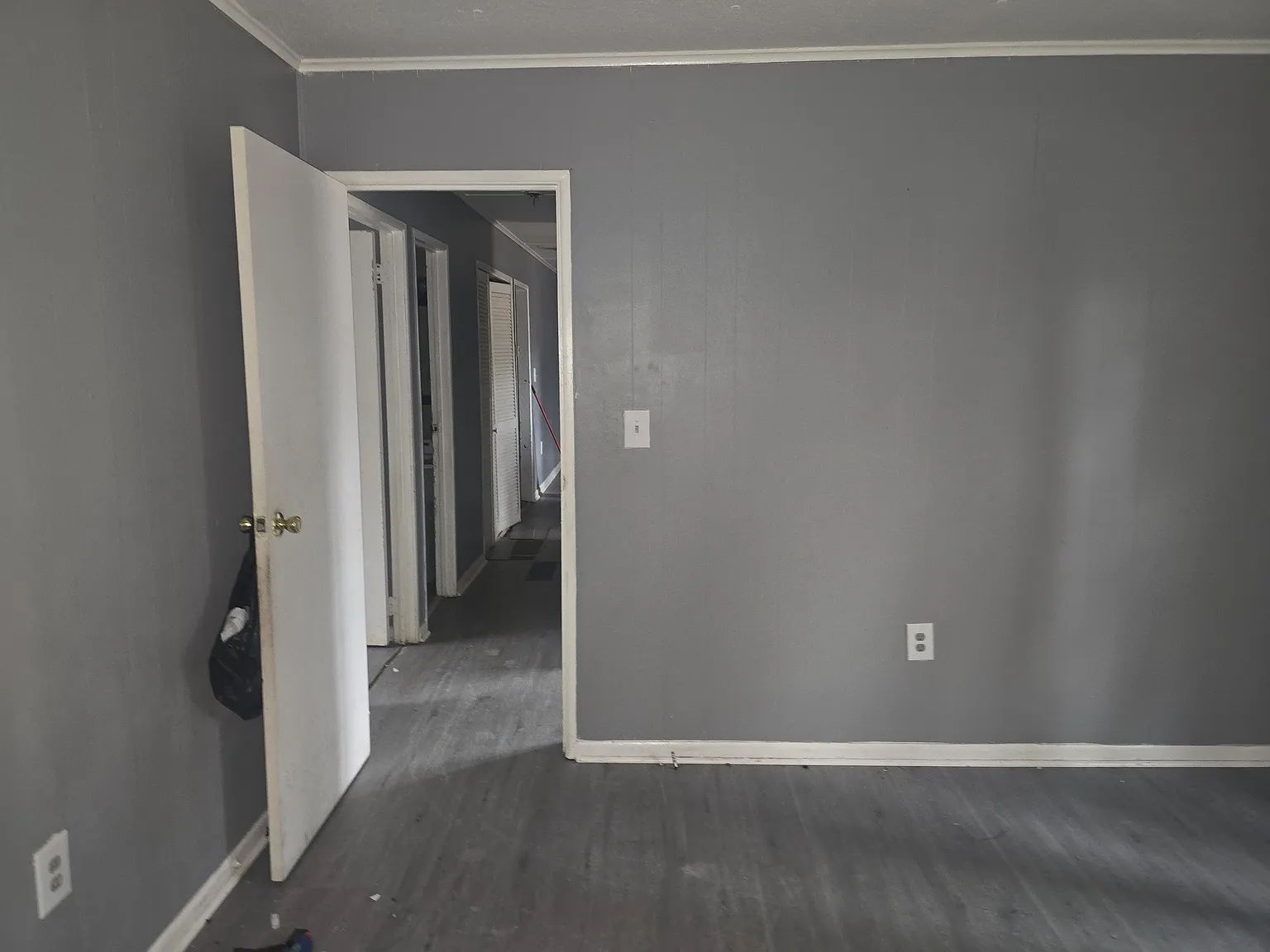 3508 Kings Park Dr N — Photo 2