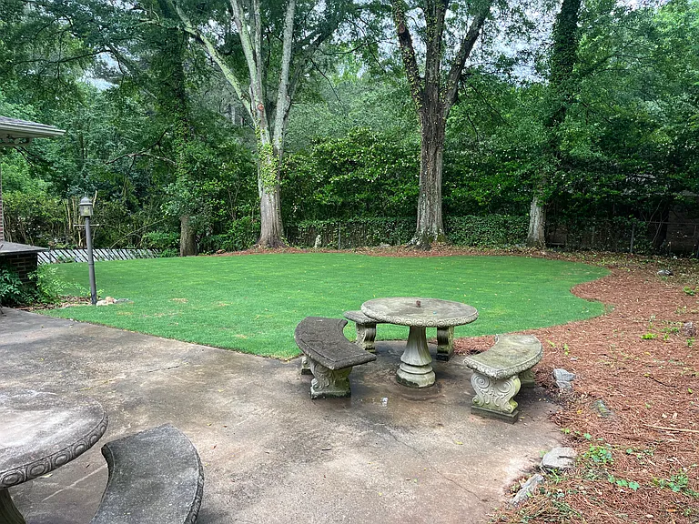 1552 Berkeley Ln — Photo 4