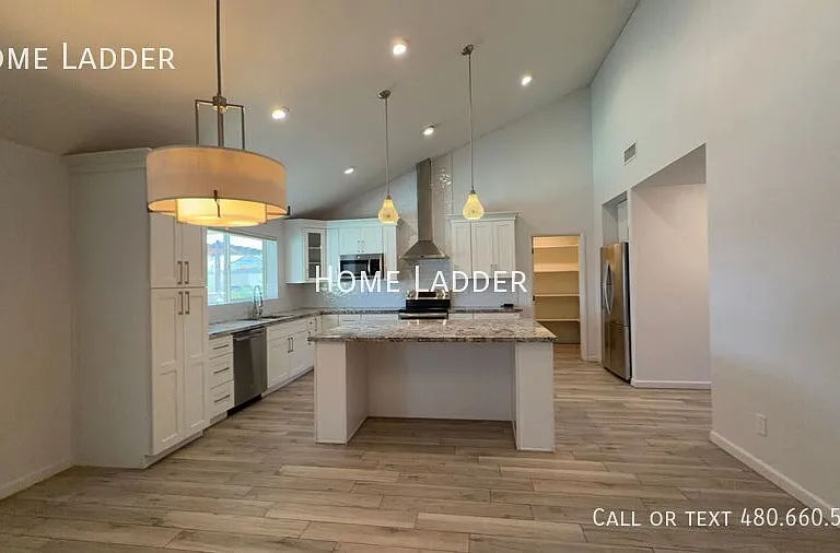 4362 E Ludlow Dr — Photo 4