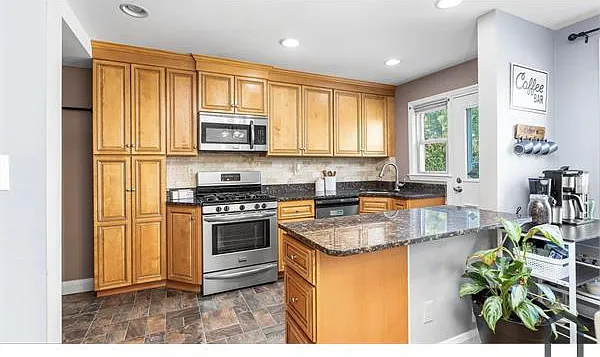 3 bed, 1320 sqft, $3,000 — Photo 4