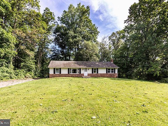 3rd image of 600 Vanessa Ct