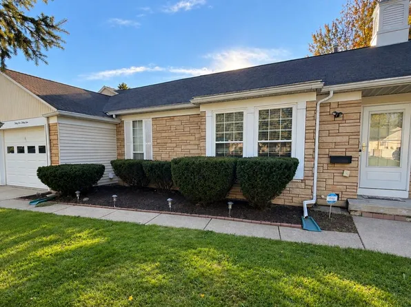 3145 Pinegate Dr, Flushing, MI 48433