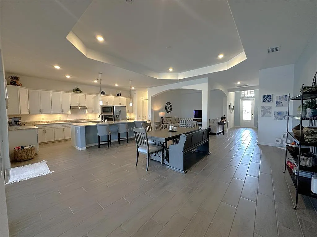 3 bed, 2.0 bath, 2006 sqft, $9,000 — Photo 4