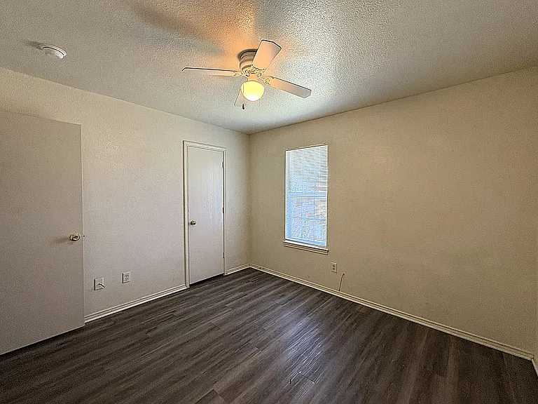 5709 Redstone Dr #D — Photo 6