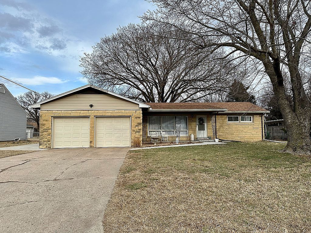 1202 Harrison St, Newton, KS 67114 Zillow