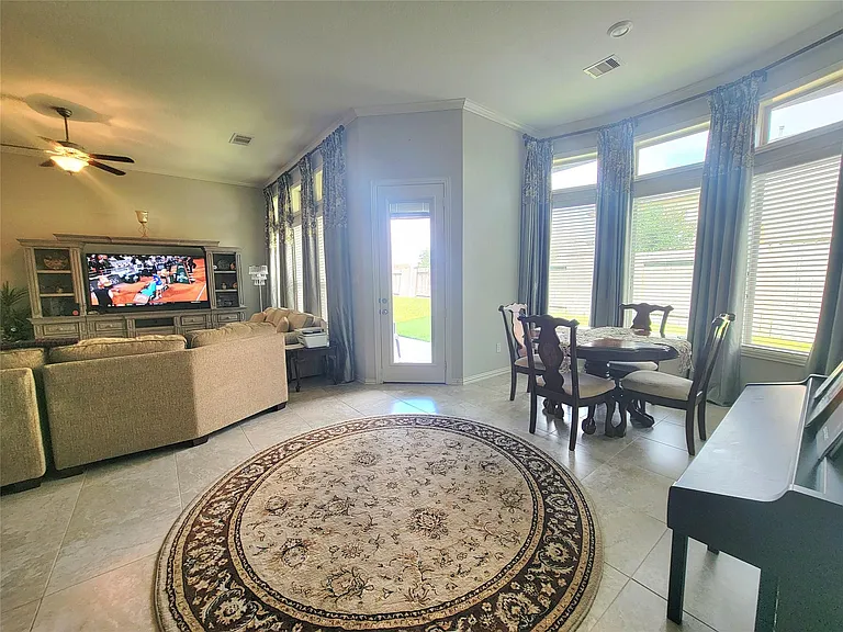 1910 Garden Bay Ct — Photo 7