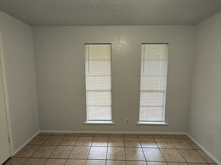 8 Harroun Ct #B — Photo 17