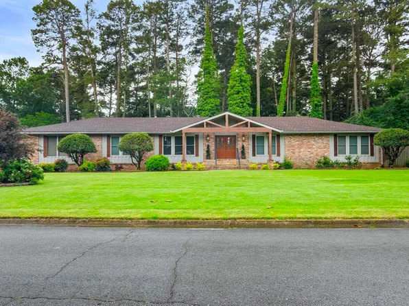 102 Red Fox Ln, Jacksonville, AR 72076