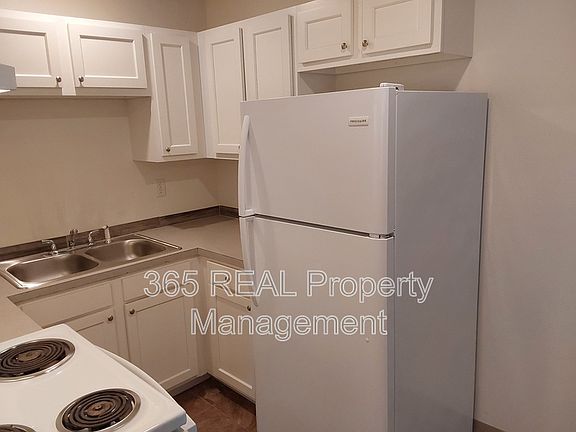 3rd image of 2025 4th Ave APT 3