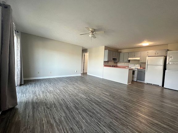 3rd image of 112-114 Swanee Ln #114-8