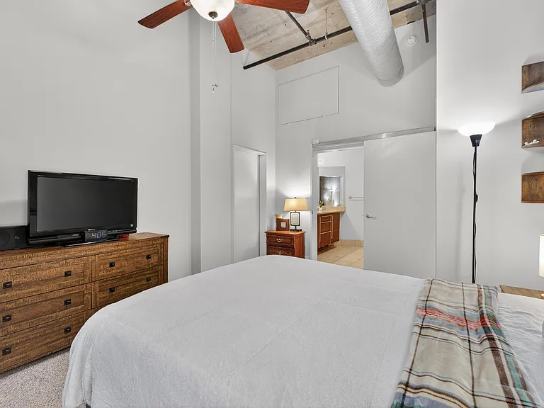4100 Forest Park Ave #427 — Photo 13