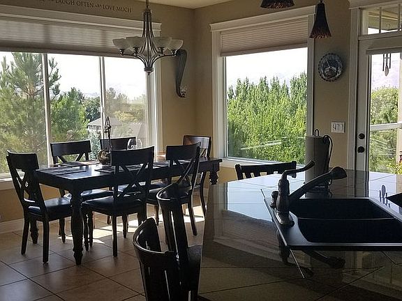 Tiled Dining with Views