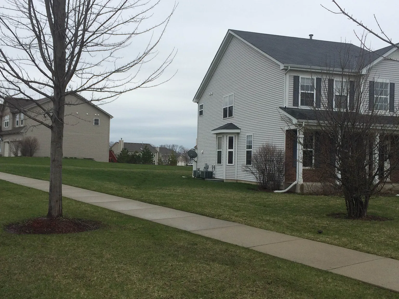 4 bed, 2.5 bath, 3665 sqft, $4,000 — Photo 3