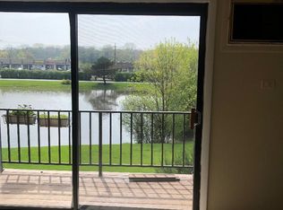 3751 Salem Walk APT B1, Northbrook, IL 60062