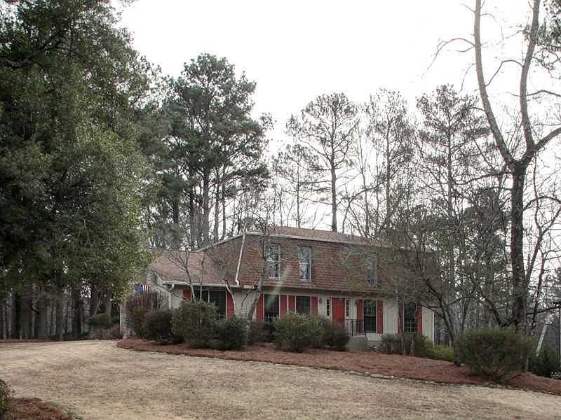 1st image of 2390 Castle Ln NE