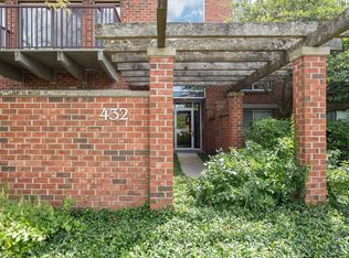 432 Kelburn Rd APT 326, Deerfield, IL 60015