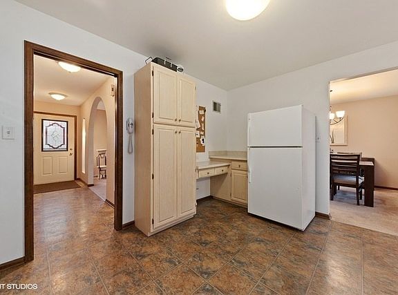 4th image of 8125 Farmingdale Dr