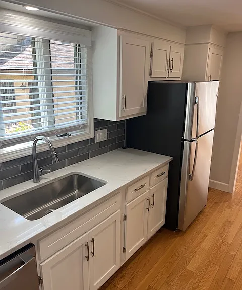 Quartz counters in kitchen