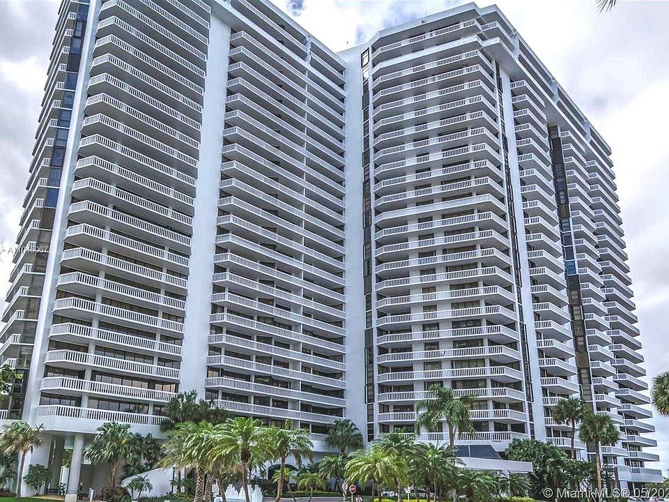 Hamptons West Condominium