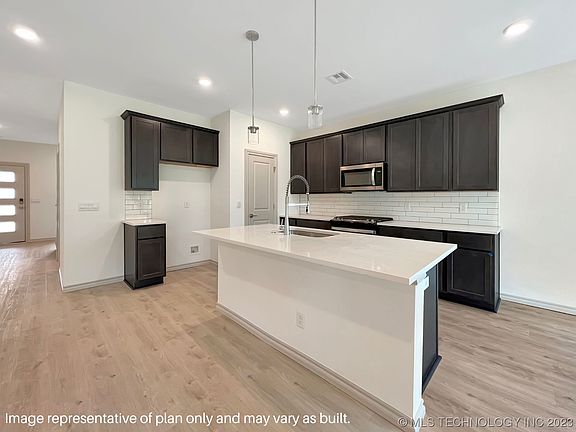 4th image of 2419 W Birmingham St