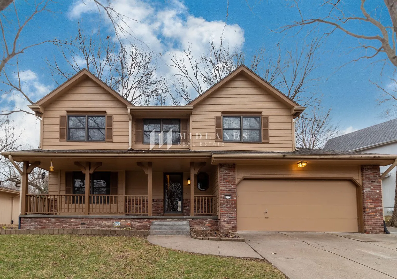 4 Bedroom Bellevue Home! — Photo 1