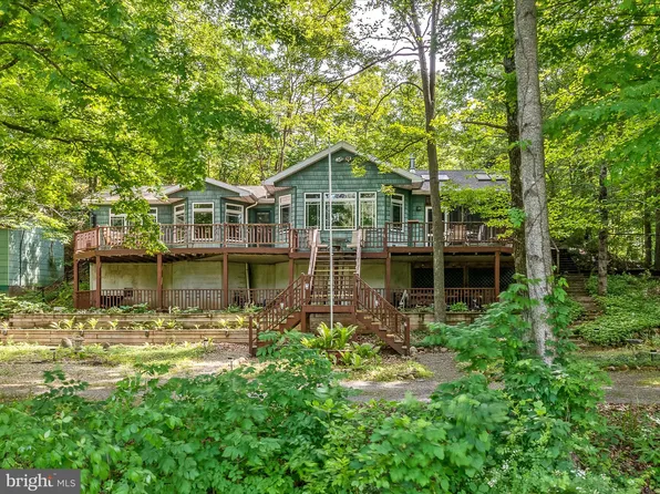 320 Rockcliff Ln, Great Cacapon, WV 25422
