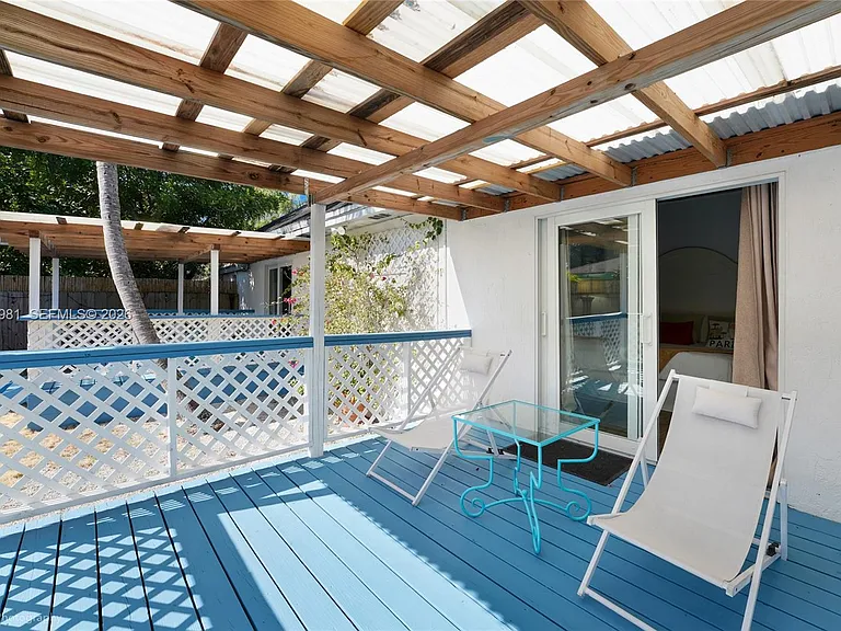 212 SW 1st Ave — Photo 24