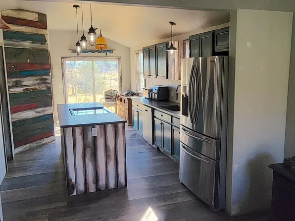 696 NE Barnes Rd, Prineville, OR 97754