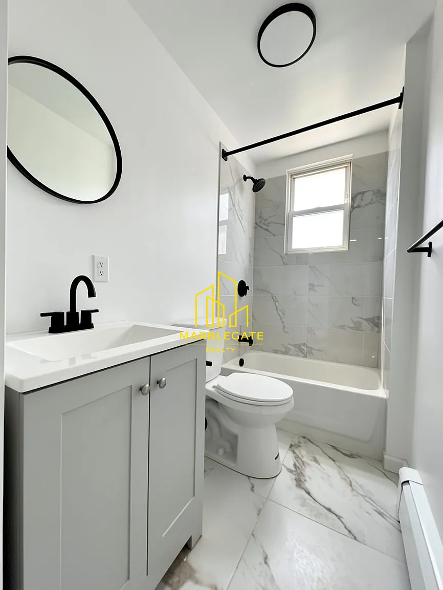 3 bed, 1050 sqft, $2,050 — Photo 3