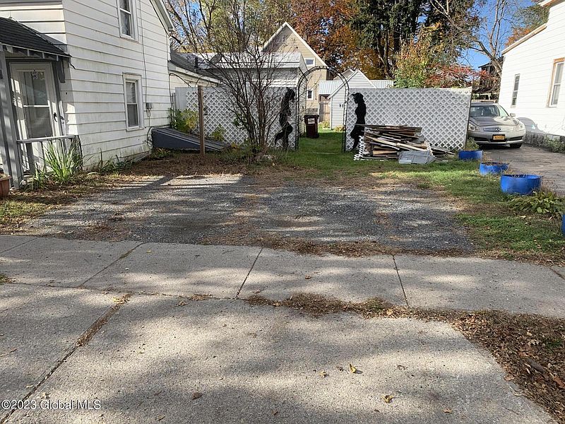 4th image of 31 Montcalm Street
