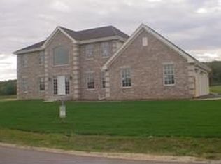 215 Savannah Ridge Dr, Poplar Grove, IL 61065