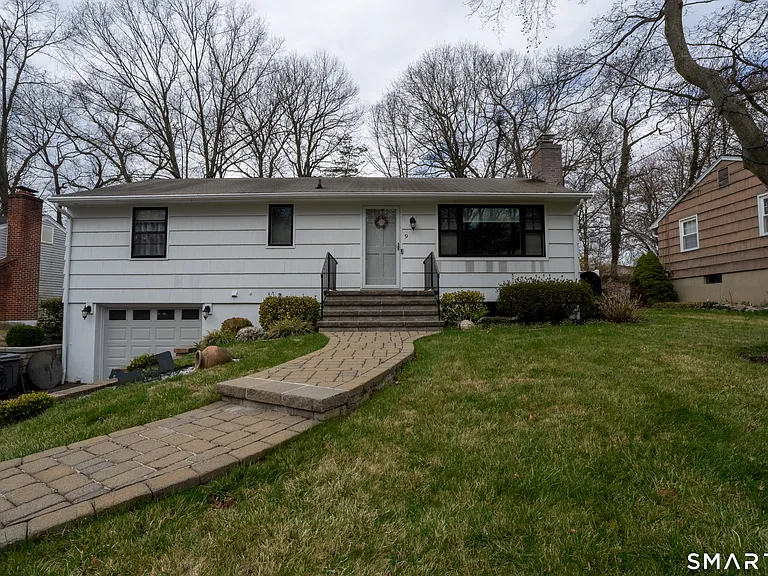 9 Cobblers Ln — Photo 4