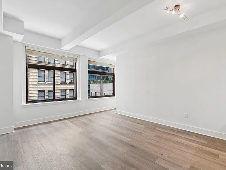 1500 Chestnut St #8G — Photo 1