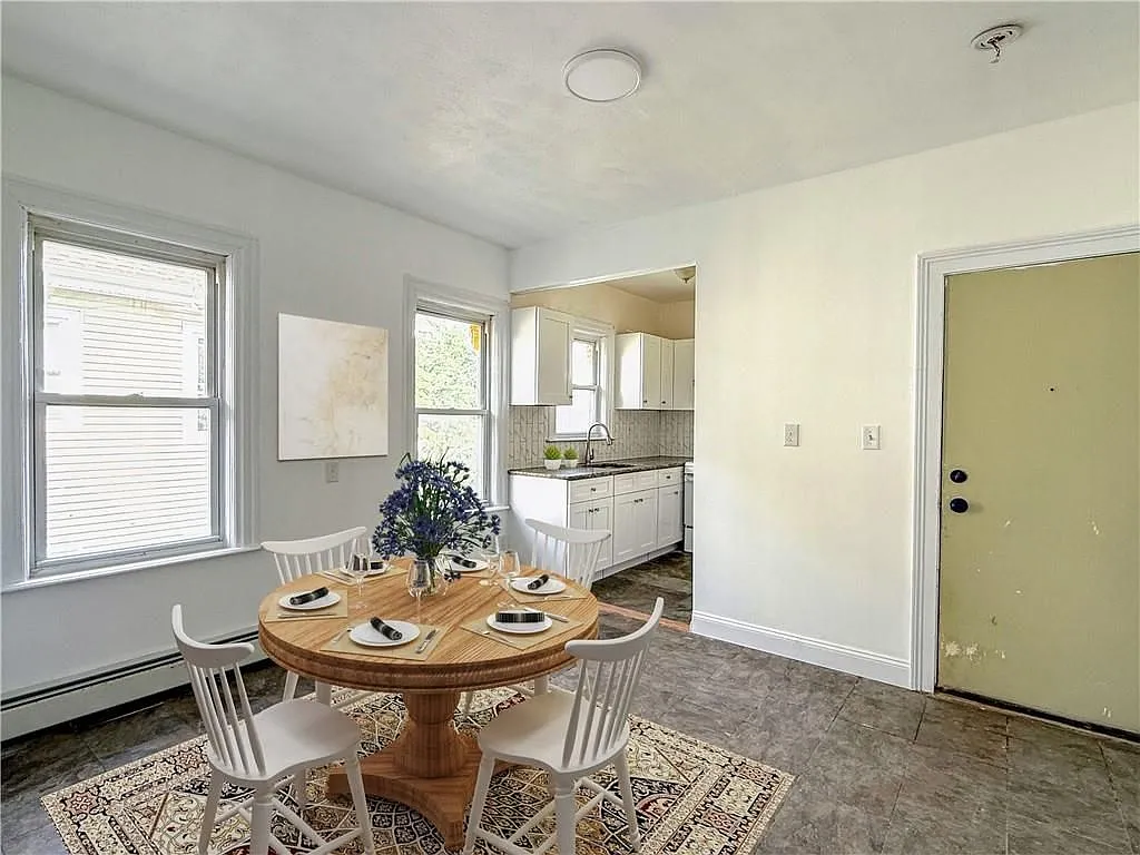3 bed, 1.0 bath, 1302 sqft, $2,199 — Photo 4