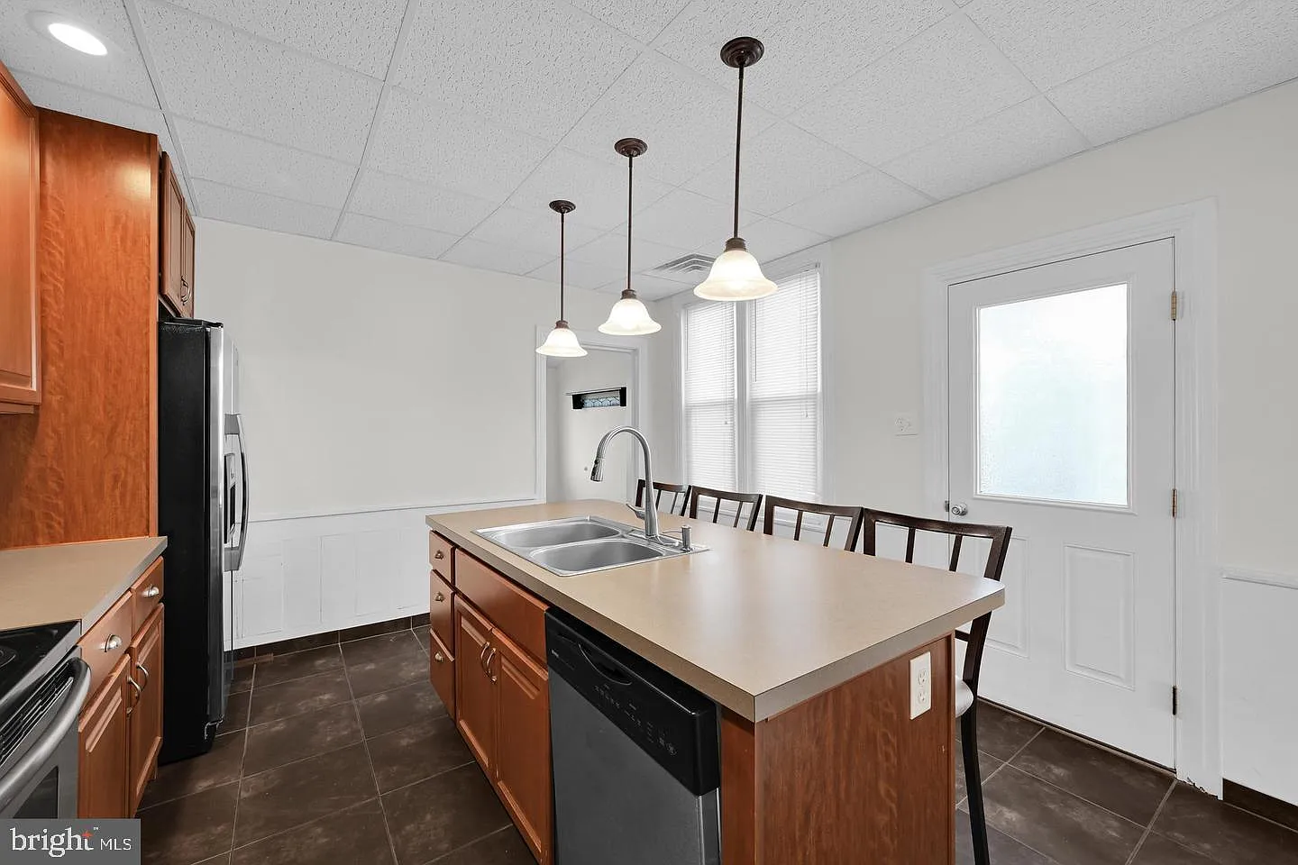 3 bed, 2.0 bath, 1040 sqft, $1,700 — Photo 2