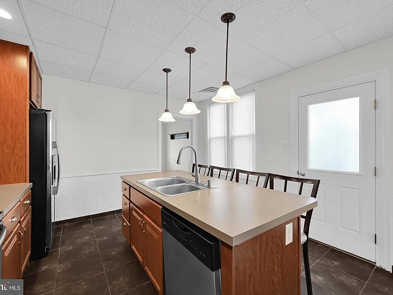 129 N Railroad St — Photo 2